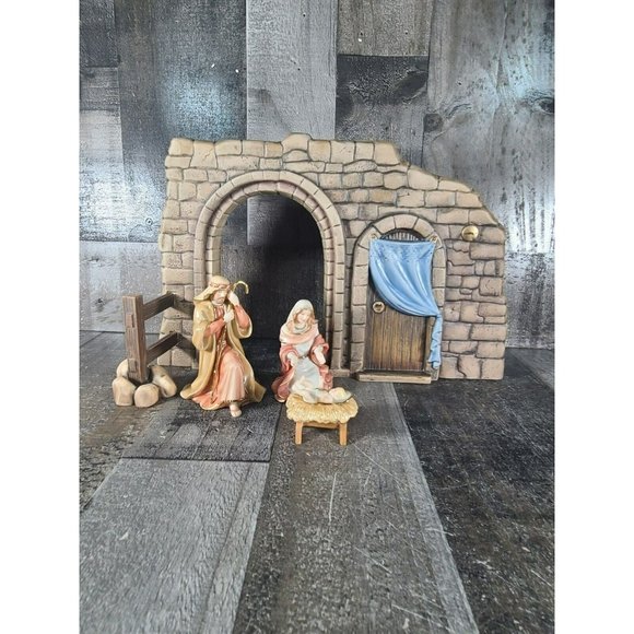 COPY - Lenox Mary Joesph Baby Jesus & Stable W/ Boxes